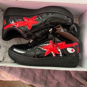 Bape sneakers size 5.5 in boys !!!! never used